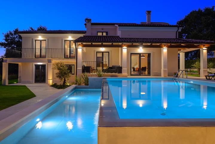 Ferienhaus für 14 Personen, mit Balkon und Terrasse sowie Garten und Kinderpool in Svetvinčenat