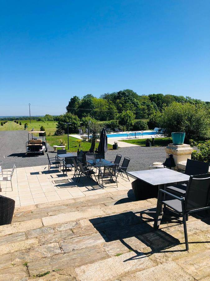 Hôtel pour 2 personnes, avec piscine et vue sur le lac ainsi que jardin et vue, animaux acceptés à Saint-Philbert-de-Grand-Lieu - 4