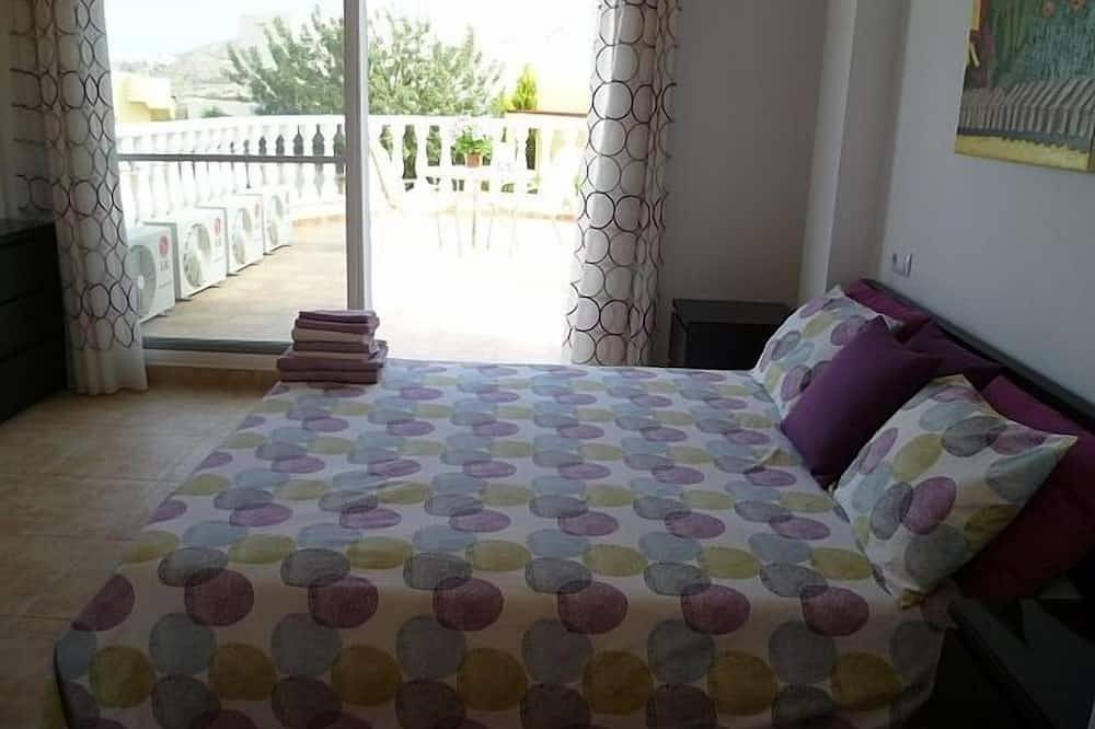 Spacious 3 bedroom modern  family friendly villa+pool. in Turre, Costa de Almería