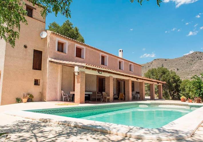 Casa rural para 16 personas, con Terraza y Jardín además de Piscina y Vistas en Elche de la Sierra