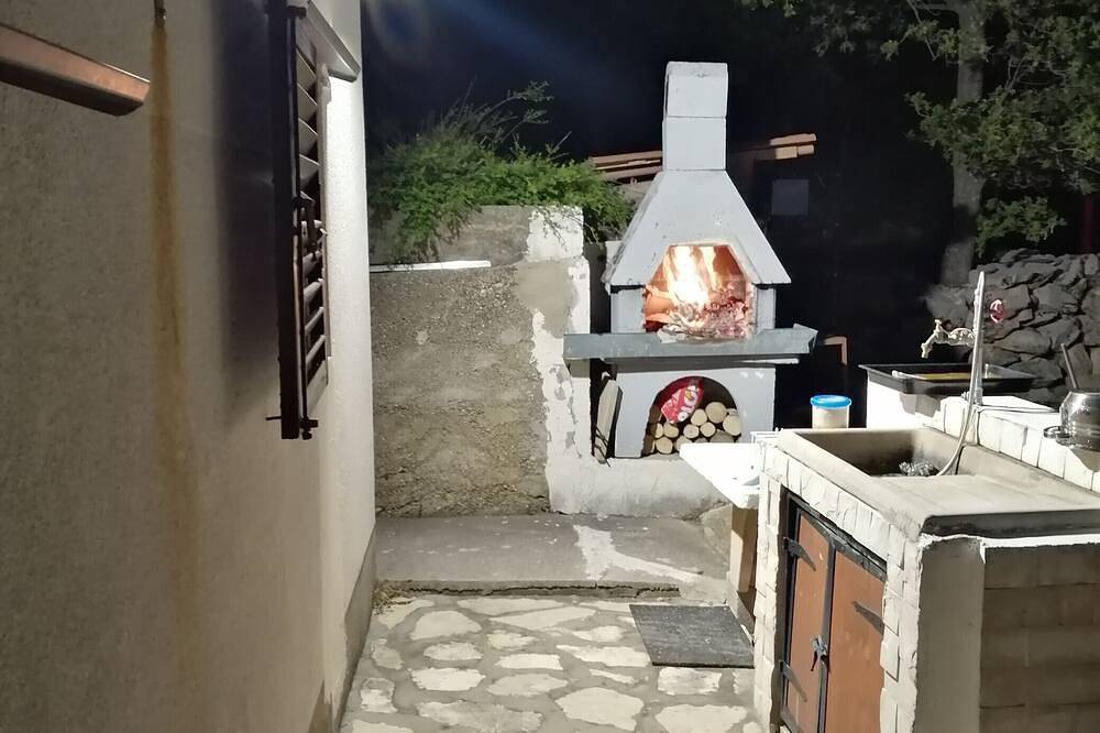 Ganze Wohnung, Apartment Serene- One Bedroom Apartment with Terrace in Jablanac, Naturpark Velebit