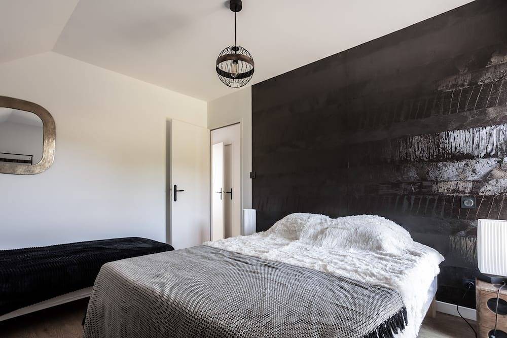 Modern, comfortable Buron in the heart of Aubrac in Saint-Chély-d'Aubrac, Macizo Central
