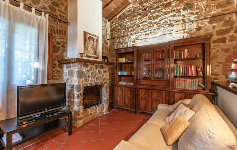 90sqm Apt w / AC, Aparcamiento, Piscina e Internet, Scarlino 1km in Scarlino, Provincia de Grosseto