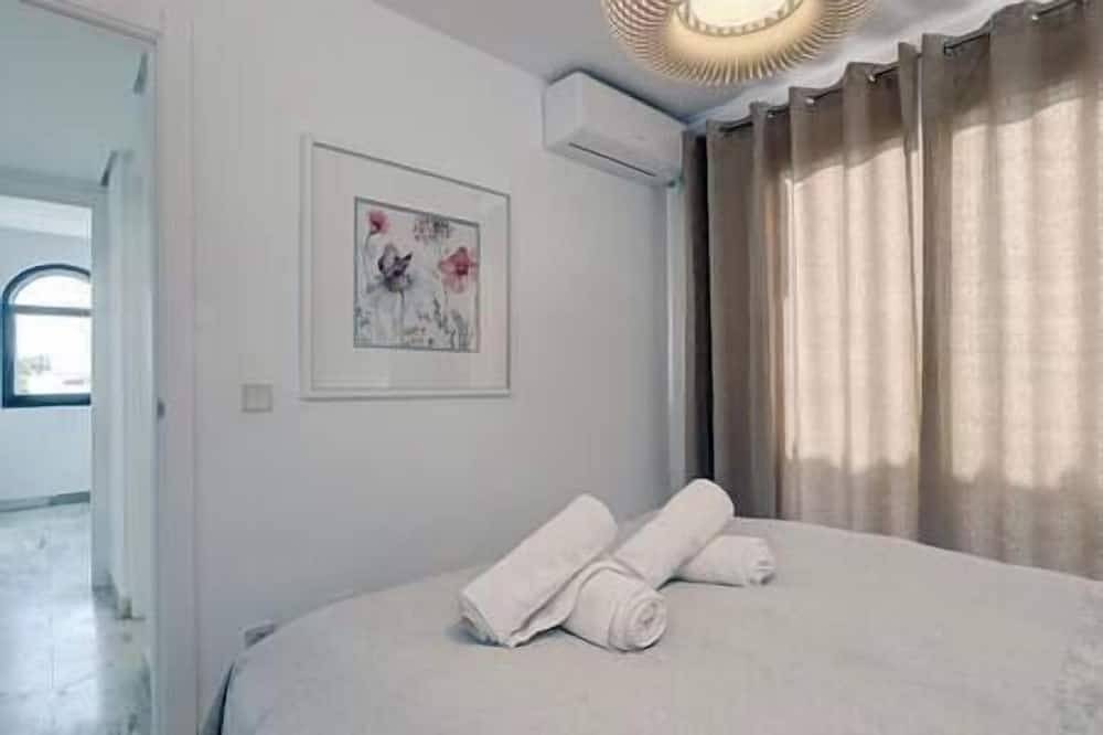 Four Bedroom Townhouse 200 meters from the Beach! in Playa del Sol (Estepona), Estepona