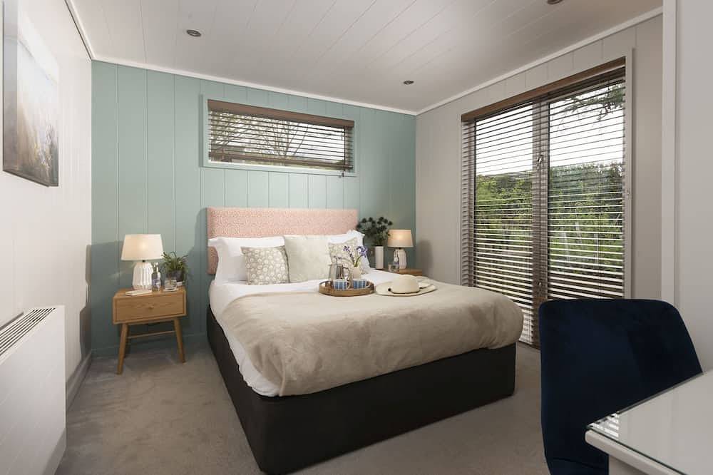 Blackbird Lodge, Strawberryfield Park - Free Parking, Hot tub, pets allowed in Cheddar, Somerset