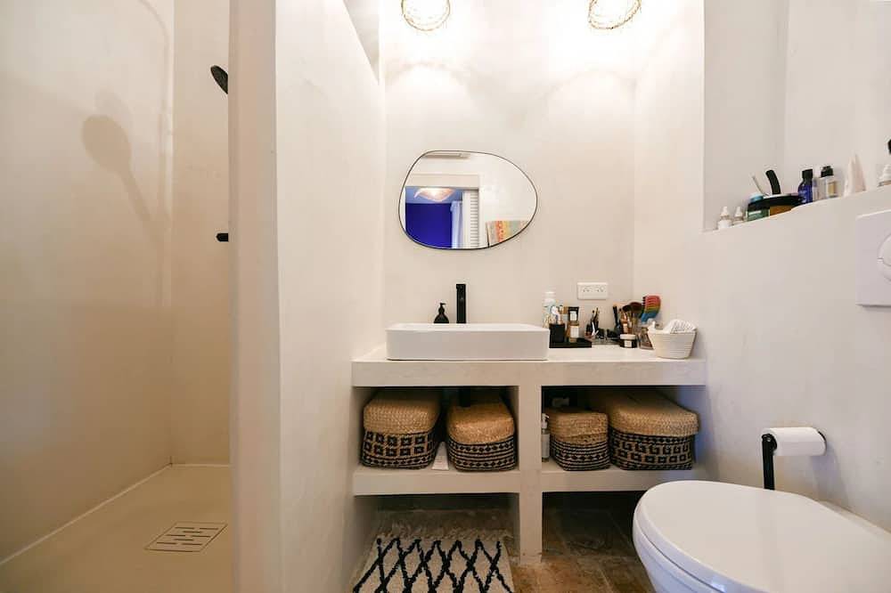 In the Provence Gardoise, 4 Br, garden, pool, air conditioning, 4km from Uzès in Saint-Siffret, Nimes en omgeving