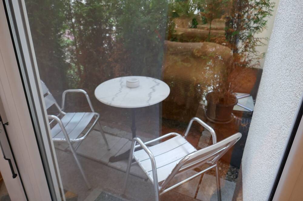 Ganze Wohnung, Super * * * * * Apartment at the main station with terrace, Wifi, washing machine. in Moabit Berlin, Berlin