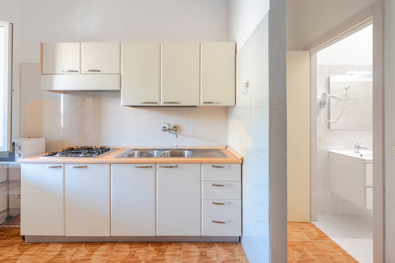 Appartamento intero, Appartamento 'Alimini - 4' con terrazza privata, Wi-Fi e aria condizionata in Frassanito, Provincia di Lecce