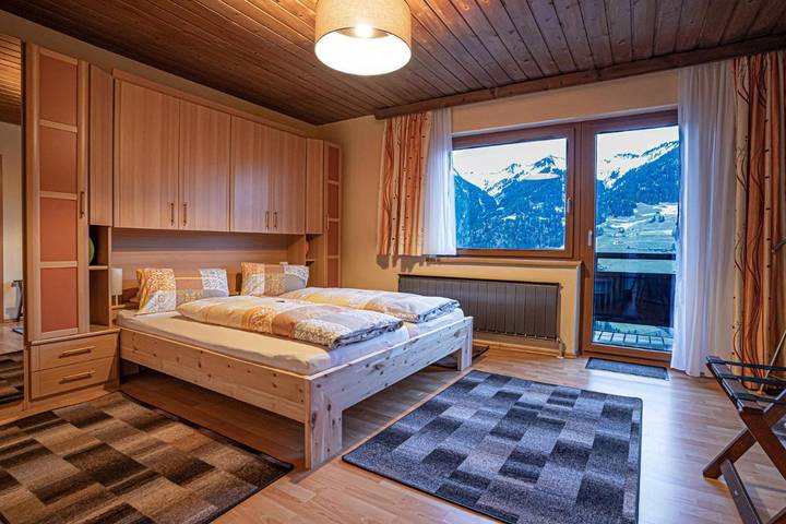 Ferienwohnung für 5 Personen, mit Balkon und Garten sowie Ausblick in Raggal - 3