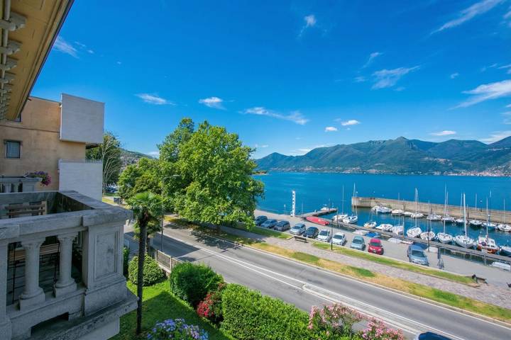 Ferienwohnung für 5 Personen, mit Balkon und Seeblick in Comune di Luino