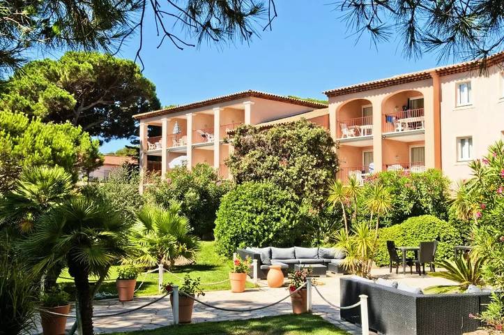 Ferienwohnung für 4 Personen, mit Balkon und Pool sowie Ausblick in Hyeres