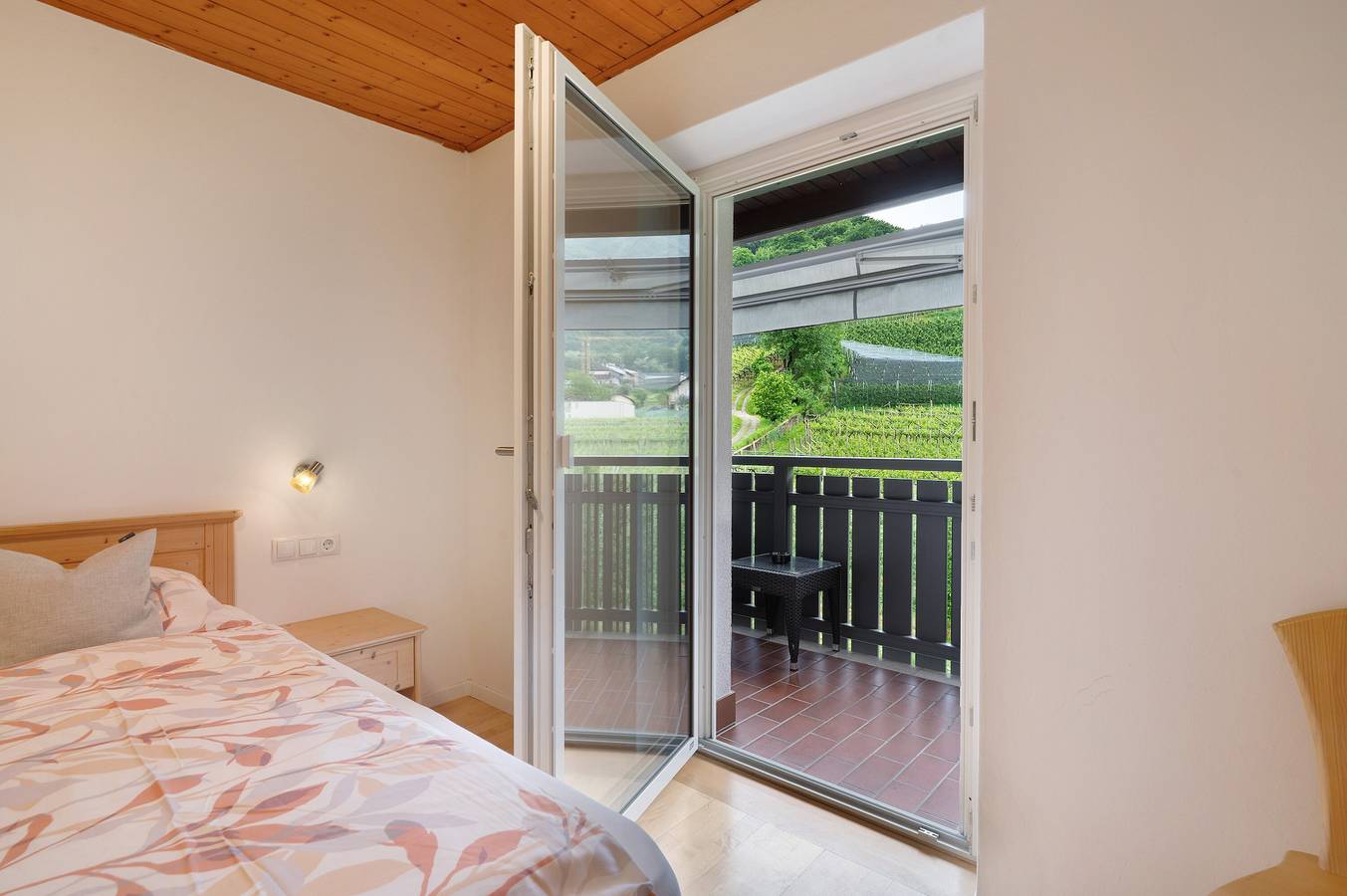 Zimmer 'Haus Stolz mit Frühstück' mit Bergblick, Wi-Fi und Klimaanlage in Unterrain, Eppan an der Weinstraße