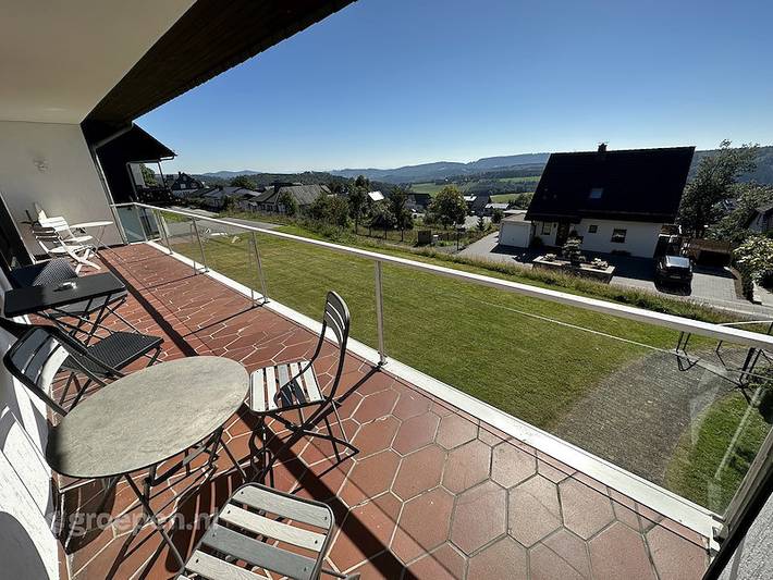 Ferienhaus für 20 Personen, mit Terrasse und Balkon/Terrasse in Neuastenberg - 2