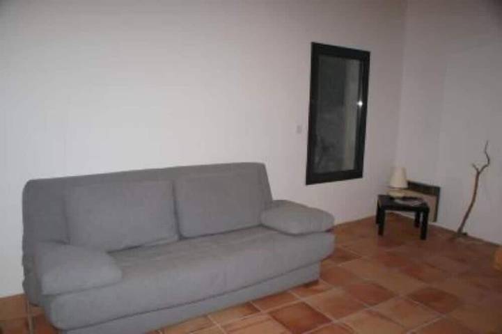 Location de vacances pour 4 personnes, avec piscine ainsi que terrasse et jardin à Aramon - 4