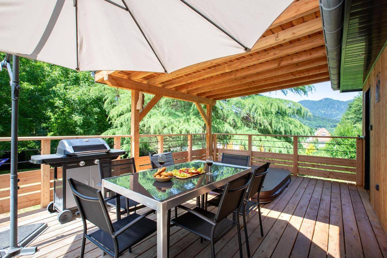 Chalet 'La Forêt Enchantée', nature, calme et jacuzzi au coeur de la Vallée in Parc naturel régional des Ballons des Vosges