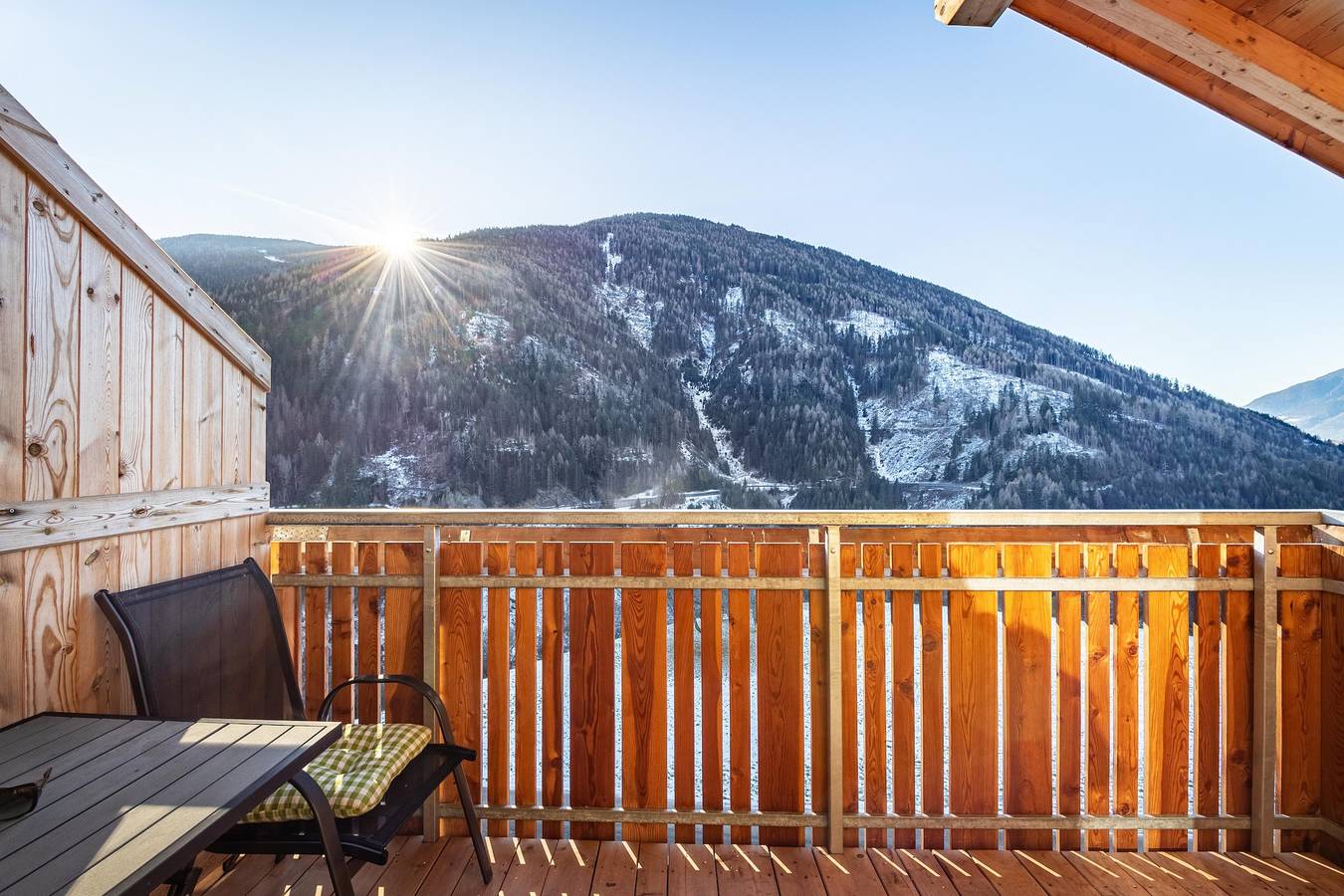 Entire apartment, Apartment 'Kreuzplonhof Apt Karspitz' with Mountain View and private infrared cabin in Lüsen, Dolomiti Superski