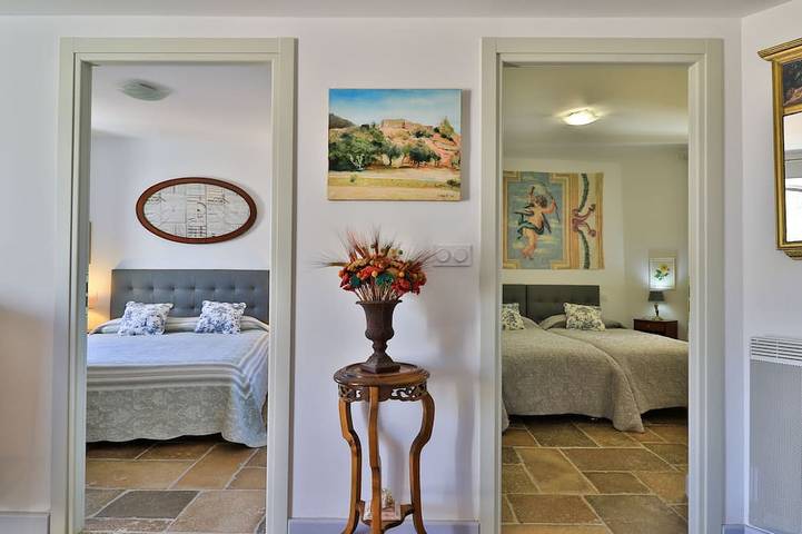 Excelente T3 con vista en la Provenza - comodidad - \"Casa de las Arcadas\" 3 Habitaciones - N + 1 in Villecroze, Region de Draguignan