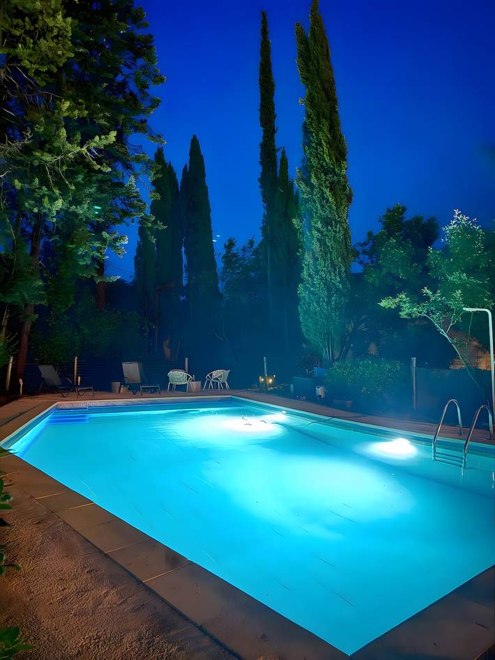 Casa vacanza per 20 persone, con giardino, adatto a famiglie con bambini in Gard