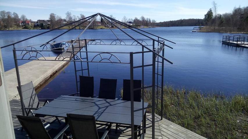 Ferienwohnung für 6 Personen, mit Terrasse und Garten sowie Sauna und Seeblick