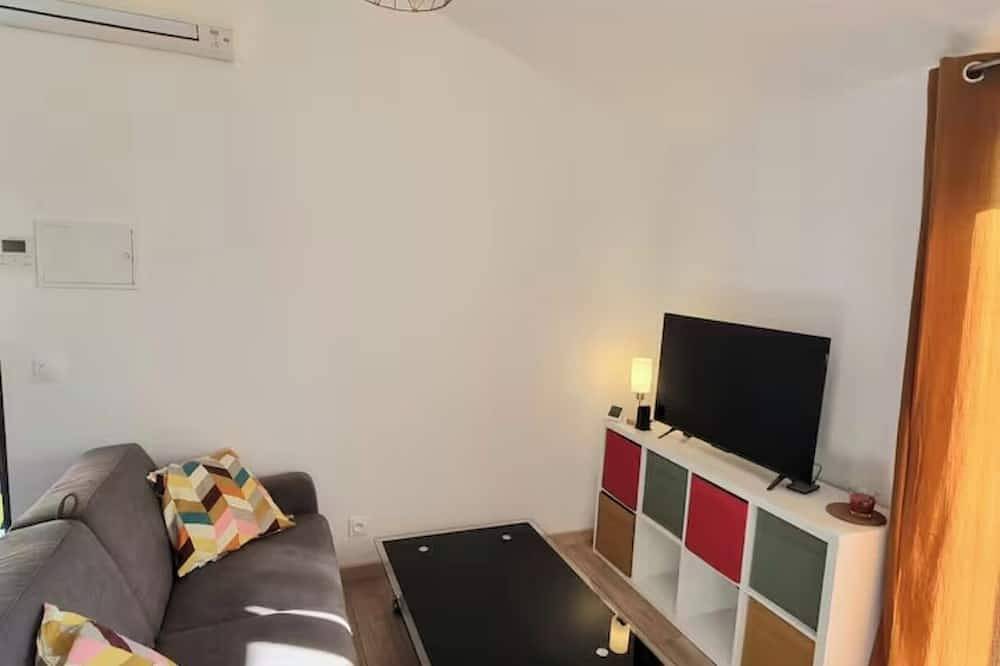 Entire apartment, Studio with pool and panoramic view in Gilette in Gilette, Nice region
