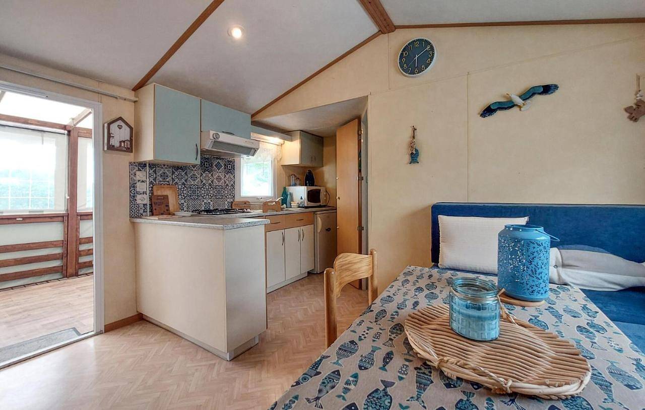Lovely Stacaravan In Semussac in Semussac, Région de Saintes