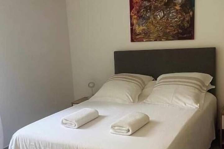 Appartement entier, Appartement situé en rez-de-chaussée d’une résidence calme in Corte, Parc naturel régional de Corse