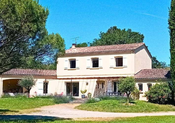 Chambre d’hôte pour 2 personnes, avec vue ainsi que piscine et jardin à Lempaut