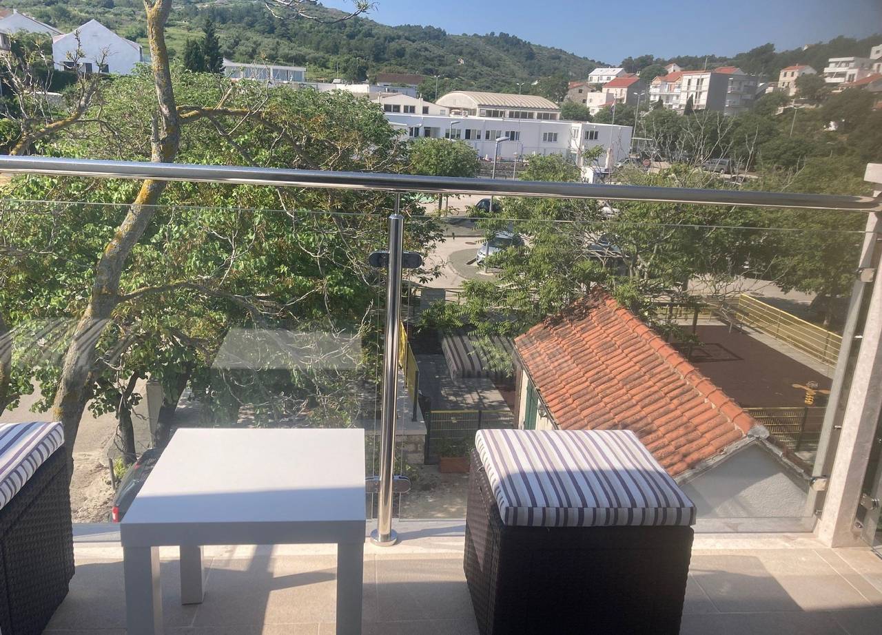 Ganze Wohnung, Ferienwohnung für 4 Personen mit Balkon in Sutivan, Brac