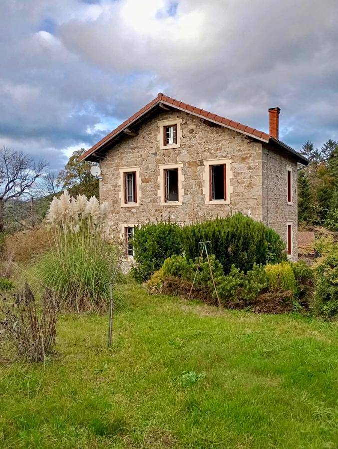 Gîte pour 6 personnes, avec vue et jardin à Le Brugeron