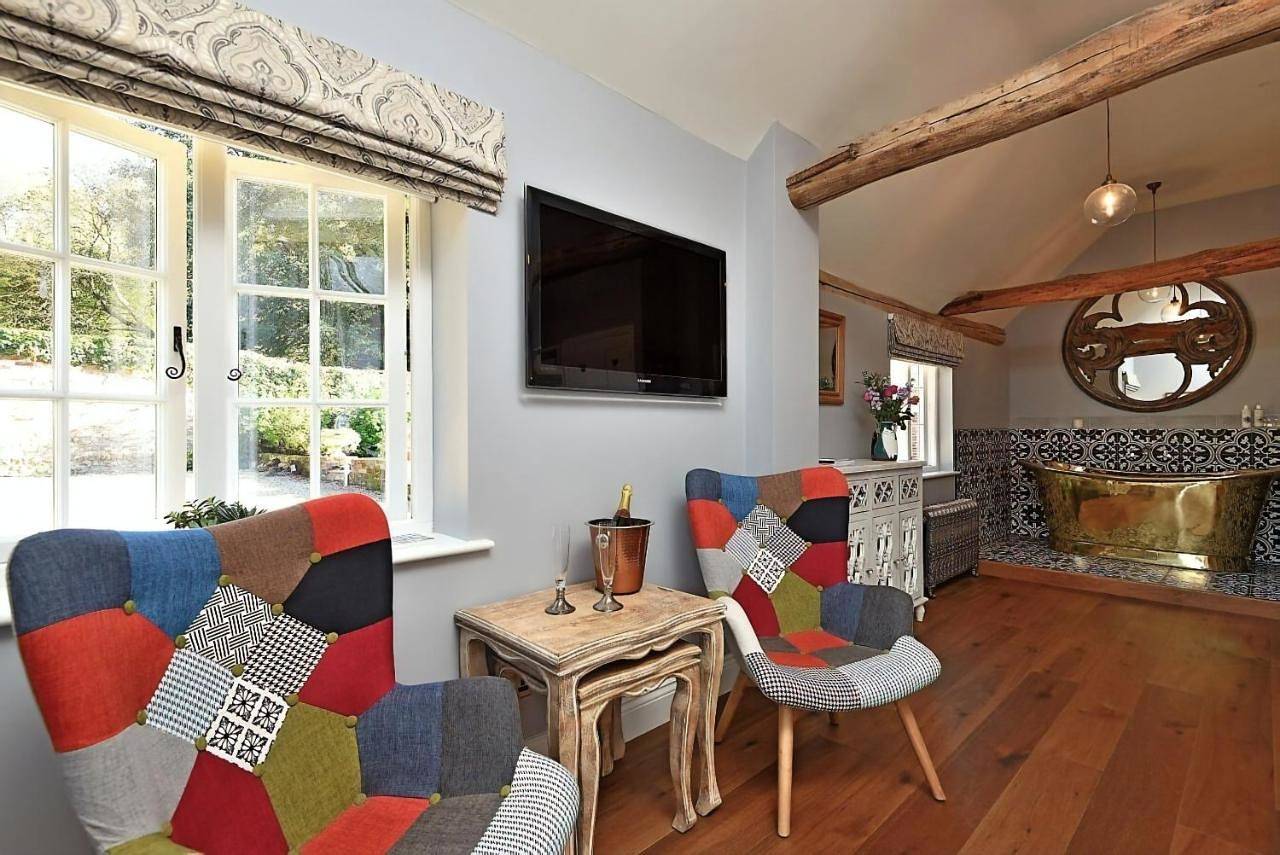 Deluxe King Room with Private Garden in Suffolk