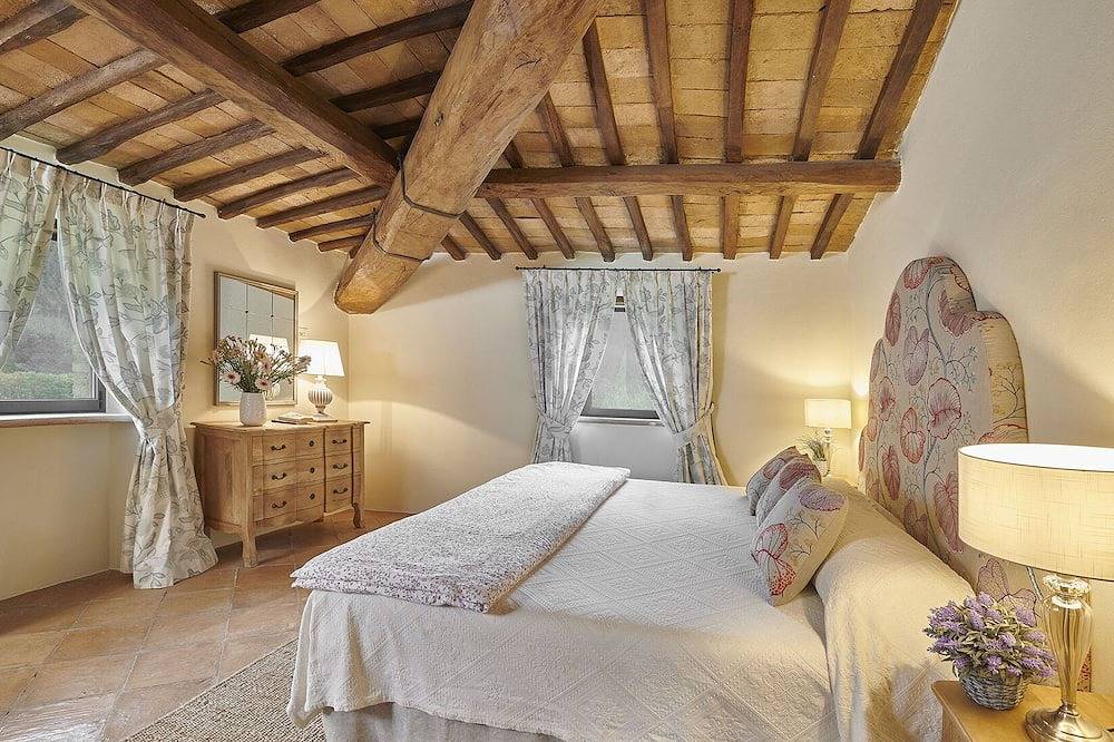 Villa in San Giovanni Del Pantano with 8 bedrooms sleeps 16 in Perugia, Perugia Province