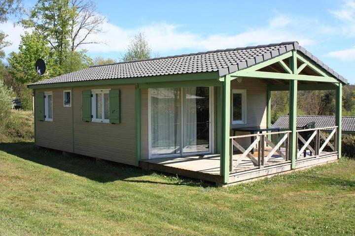 Gîte pour 6 personnes, avec jardin et piscine à Beynat