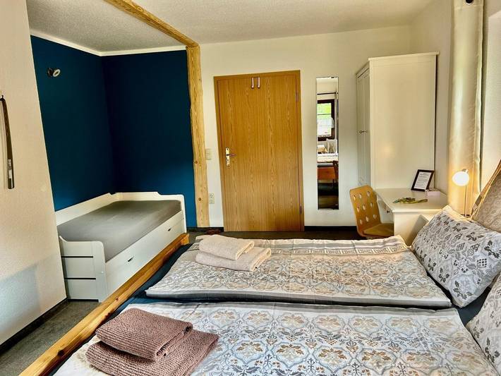 Ferienwohnung für 3 Personen, mit Sauna und Garten sowie Balkon und Ausblick in Lengenfeld - 4