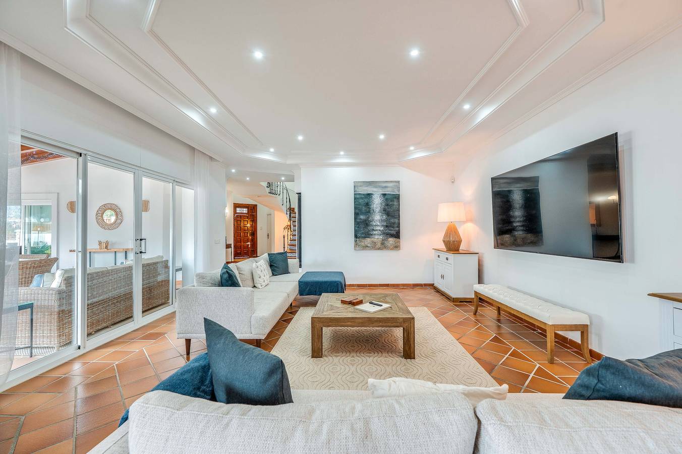 Villa 'Hakuna Matata' with Sea View, Wi-Fi and Air Conditioning in Las Chapas, Marbella