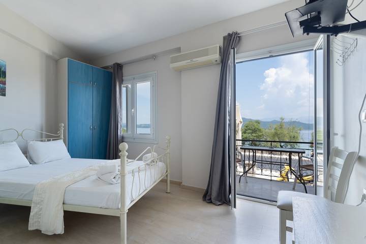 Entire apartment, Apartment 'Quadruple  4' with Sea View, Wi-Fi and Air Conditioning in Nikiana, Alexandros