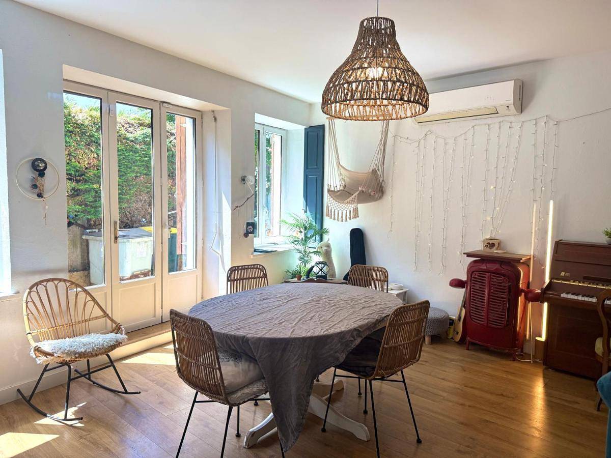 Maison familiale avec piscine et climatisation in Sathonay-Camp, Lyon et ses environs