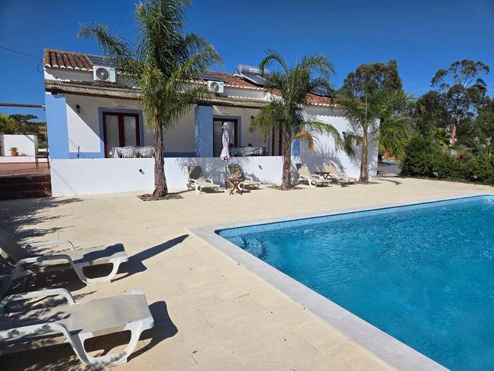 Gîte pour 4 personnes, avec Terrasse et Jardin ainsi que Piscine et Vue dans Ourique