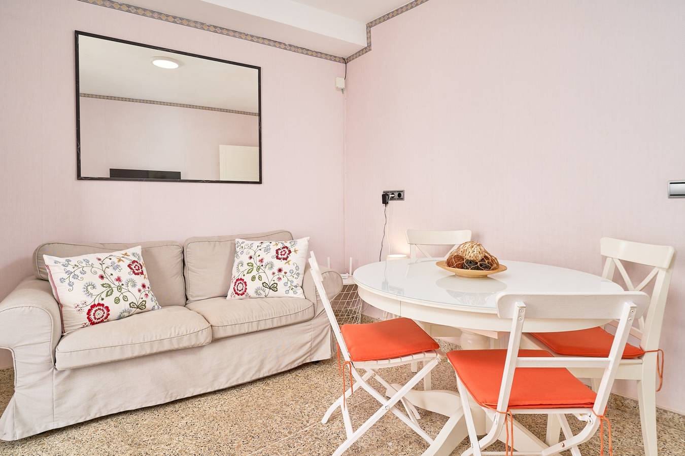 Apartamento entero, Apartamento 'Frente al Mar y a Pie de Playa' con Balcón, Wi-Fi y Aire Acondicionado in Motril, Costa Tropical