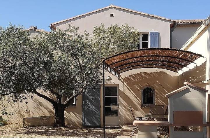 Gîte pour 5 personnes, avec Terrasse et Jardin à Boulbon