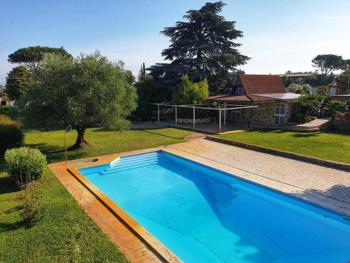 Villa per 10 persone, con Terrazza e Giardino nonché Piscina a Terracina