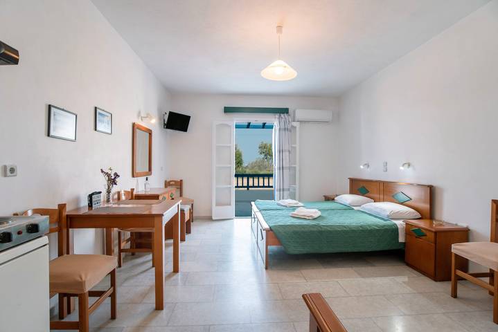 Vacation rental for 3 people, with yard in Naxos