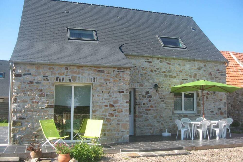 Maison en pierre 6 pers, animaux admis, Wifi, terrasse privée in Les Moitiers-d'Allonne, Côte de la Déroute