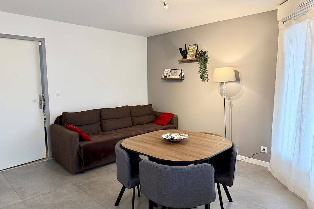Ganze Wohnung, Le Bacquin 21 town center 2 minutes away, train station 700 m away, secure private parking. in Dijon, Dijon und Umgebung
