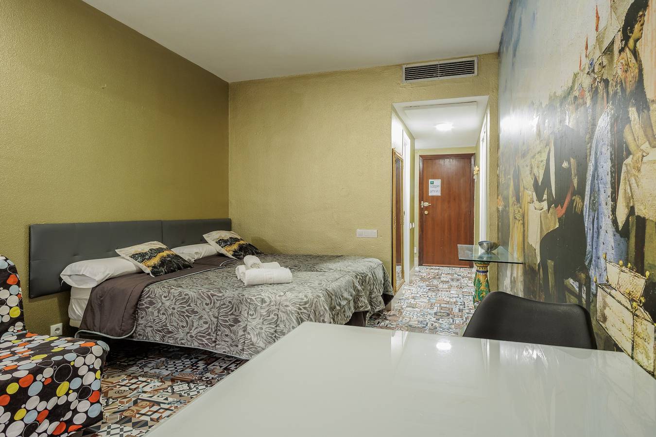 Entire apartment, 'Triana Centro Histórico' Apartment with Wi-Fi and Air Conditioning in Central Seville, Sevilla