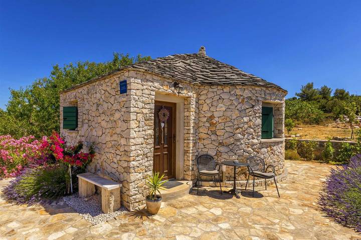 Villa für 2 Personen, mit Pool und Terrasse sowie Ausblick und Garten, mit Haustier - 1