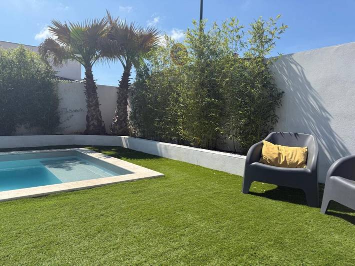 Location de vacances pour 8 personnes, avec Terrasse ainsi que Jardin et Piscine à Lignan-sur-Orb