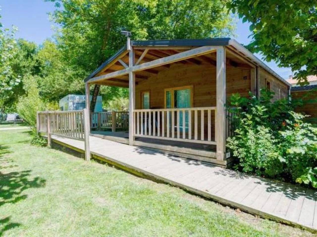 Zecamping 4* animé piscine chauffée tente Tv 50m2 4 pers in Coulon, Région de Niort