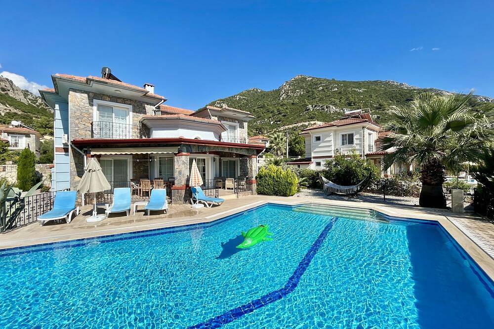 Stunning Villa Sana Perfect Condition, Private 100 m³ Pool & 1000m2 Garden Wifi in Fethiye, Tyrkiske Ægæer
