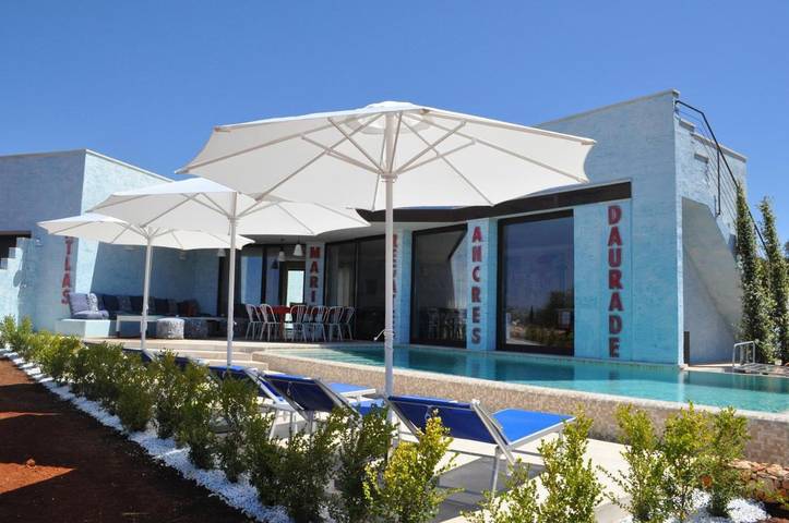 Villa per 24 persone, con Balcone e Terrazza nonché Giardino e Piscina a Parabita