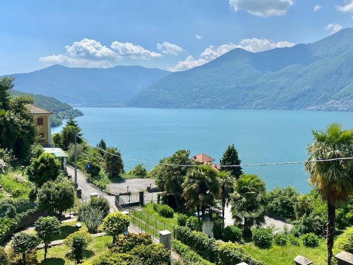 Villa für 6 Personen, mit Balkon und Terrasse sowie Garten und Ausblick in Tronzano Lago Maggiore